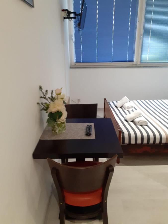 Paris Par Trains, Area, Studios Avec Salle De Bain Et Kitchenette Privees, Ou, Chambres Avec Salles Bain Et Cuisines Communes Persan Kültér fotó