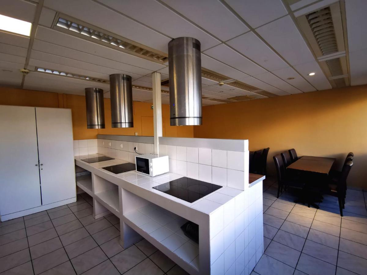 Paris Par Trains, Area, Studios Avec Salle De Bain Et Kitchenette Privees, Ou, Chambres Avec Salles Bain Et Cuisines Communes Persan Kültér fotó