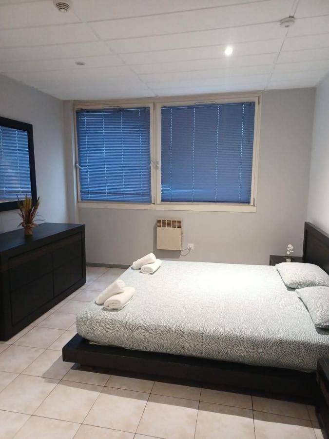Paris Par Trains, Area, Studios Avec Salle De Bain Et Kitchenette Privees, Ou, Chambres Avec Salles Bain Et Cuisines Communes Persan Kültér fotó