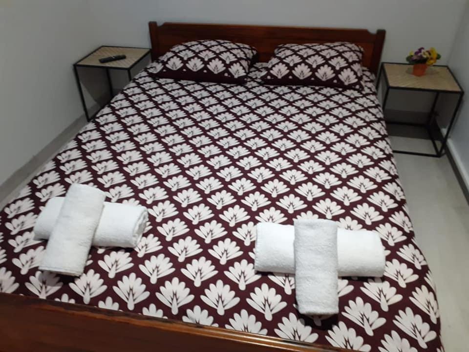 Paris Par Trains, Area, Studios Avec Salle De Bain Et Kitchenette Privees, Ou, Chambres Avec Salles Bain Et Cuisines Communes Persan Kültér fotó