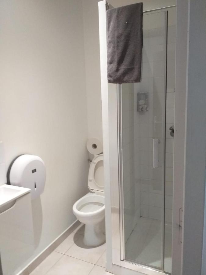 Paris Par Trains, Area, Studios Avec Salle De Bain Et Kitchenette Privees, Ou, Chambres Avec Salles Bain Et Cuisines Communes Persan Kültér fotó