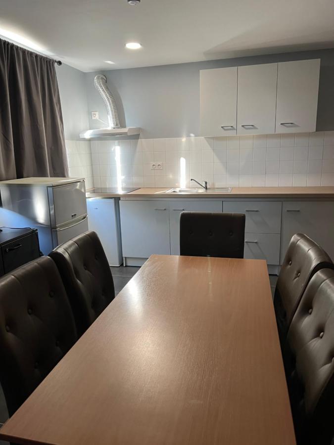 Paris Par Trains, Area, Studios Avec Salle De Bain Et Kitchenette Privees, Ou, Chambres Avec Salles Bain Et Cuisines Communes Persan Kültér fotó