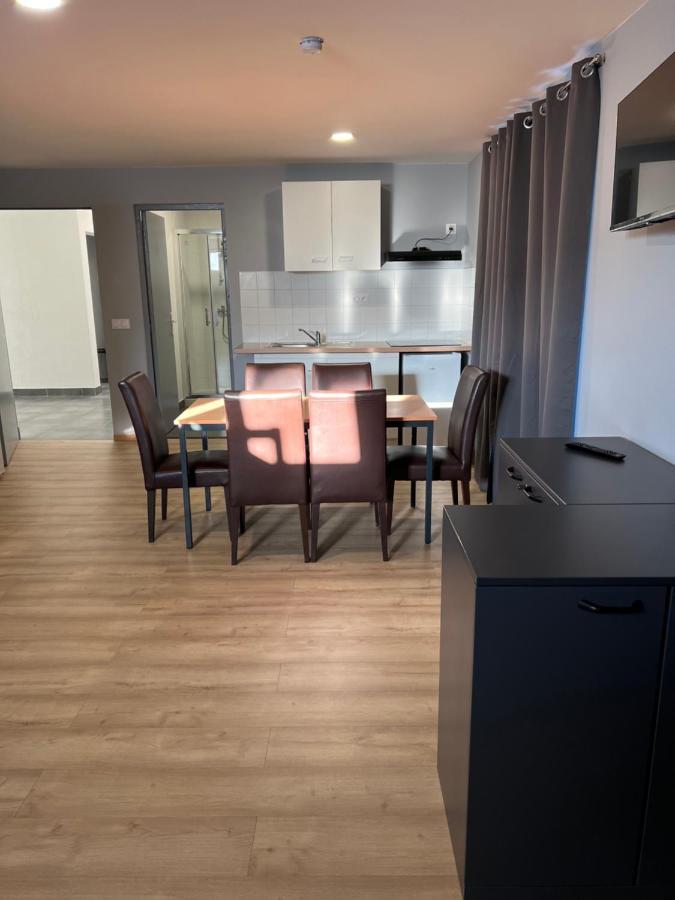 Paris Par Trains, Area, Studios Avec Salle De Bain Et Kitchenette Privees, Ou, Chambres Avec Salles Bain Et Cuisines Communes Persan Kültér fotó