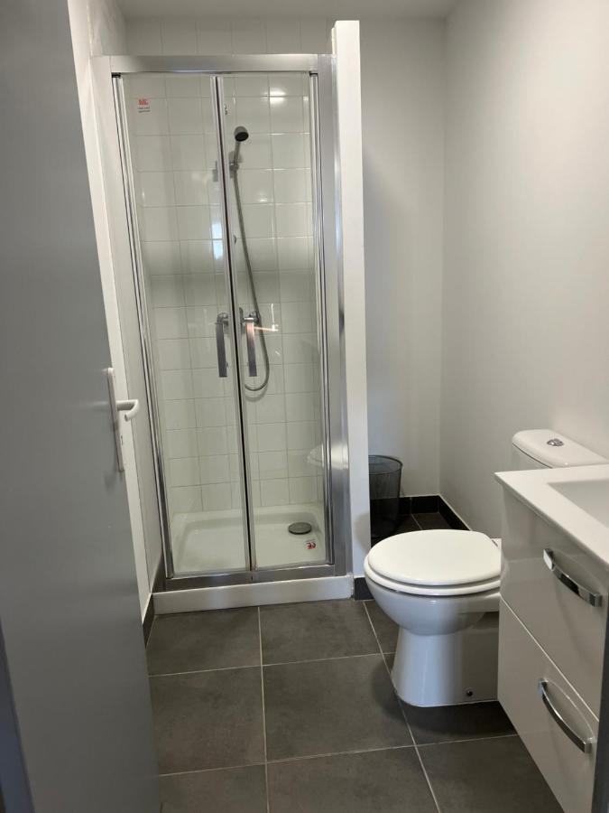 Paris Par Trains, Area, Studios Avec Salle De Bain Et Kitchenette Privees, Ou, Chambres Avec Salles Bain Et Cuisines Communes Persan Kültér fotó